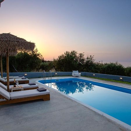 Gramvella Resort Аделіанос-Камбос Екстер'єр фото